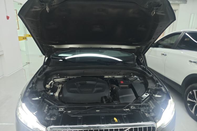 Used Volvo XC60 2021 T5 4x4 Smart Luxury Edition Engine Bay