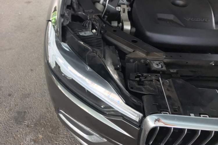 Used Volvo XC60 2021 T5 4x4 Smart Luxury Edition Engine Bay Right