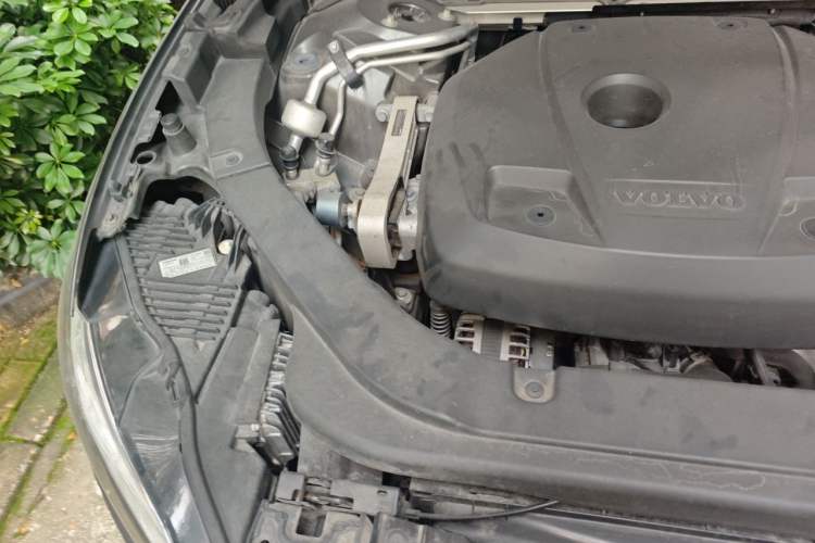 Used Volvo XC60 2021 T5 4x4 Smart Luxury Edition Engine Bay Right