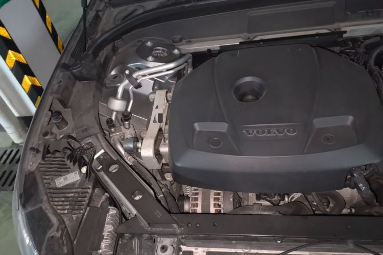 Used Volvo XC60 2021 T5 4x4 Smart Luxury Edition Engine Bay Right