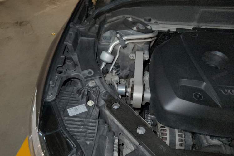 Used Volvo XC60 2021 T5 4x4 Smart Luxury Edition Engine Bay Right
