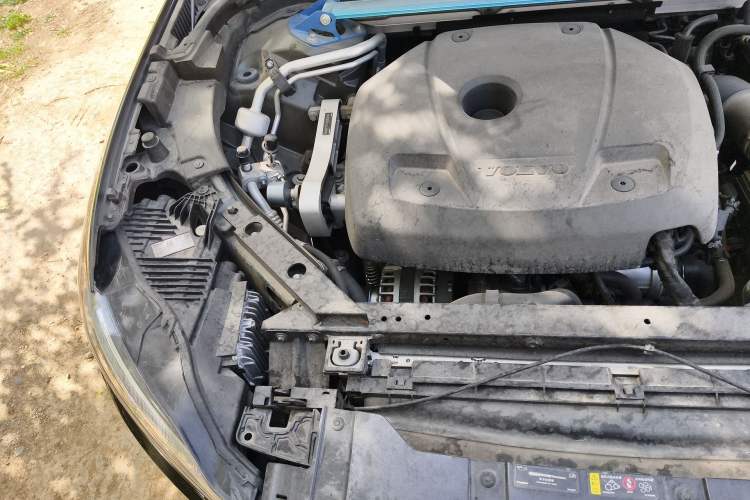 Used Volvo XC60 2021 T5 4x4 Smart Luxury Edition Engine Bay Right