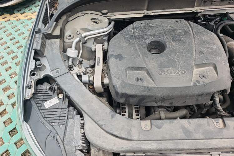 Used Volvo XC60 2021 T5 4x4 Smart Luxury Edition Engine Bay Right