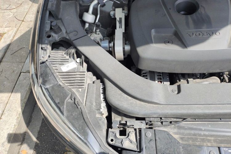Used Volvo XC60 2021 T5 4x4 Smart Luxury Edition Engine Bay Right