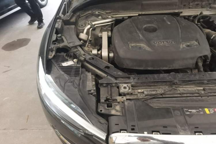 Used Volvo XC60 2021 T5 4x4 Smart Luxury Edition Engine Bay Right