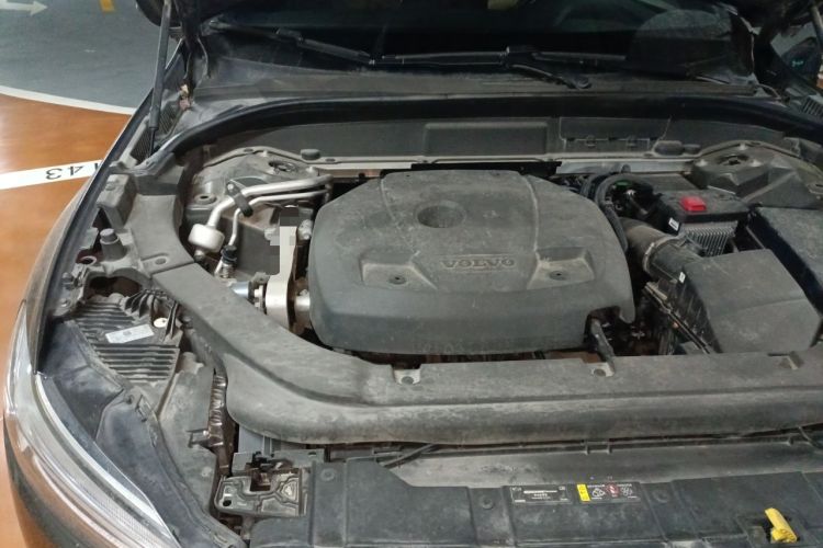 Used Volvo XC60 2021 T5 4x4 Smart Luxury Edition Engine Bay Right