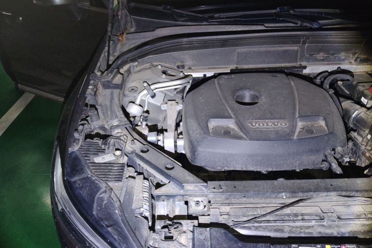 Used Volvo XC60 2021 T5 4x4 Smart Luxury Edition Engine Bay Right