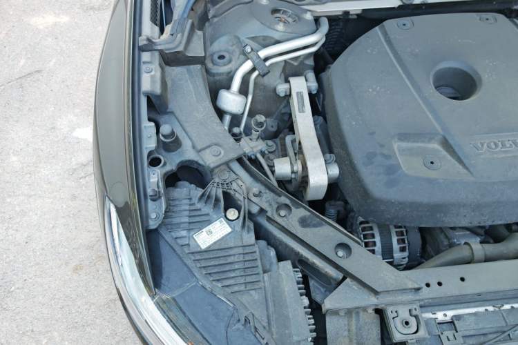 Used Volvo XC60 2021 T5 4x4 Smart Luxury Edition Engine Bay Right