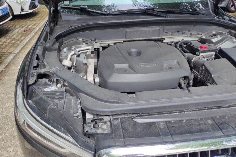 Used Volvo XC60 2021 T5 4x4 Smart Luxury Edition Engine Bay Right