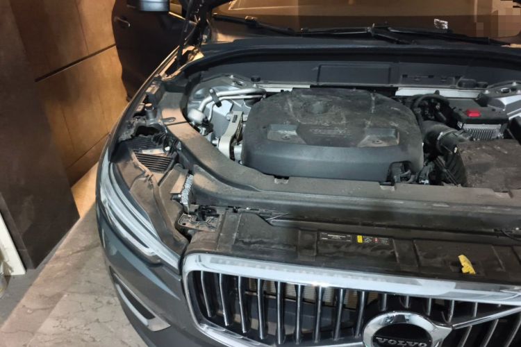 Used Volvo XC60 2021 T5 4x4 Smart Luxury Edition Engine Bay Right