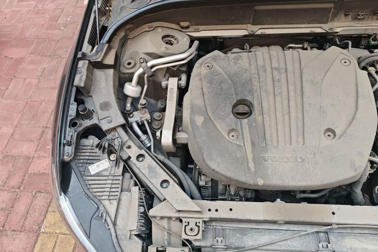 Used Volvo XC60 2021 T5 4x4 Smart Luxury Edition Engine Bay Right