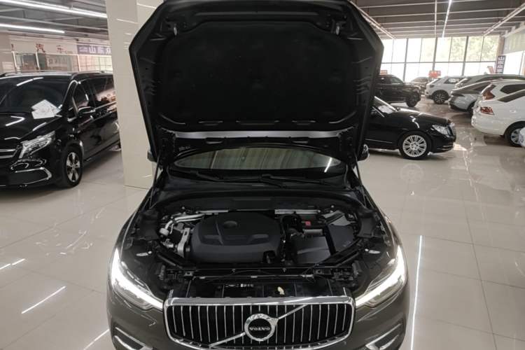 Used Volvo XC60 2021 T5 4x4 Smart Luxury Edition Engine Bay