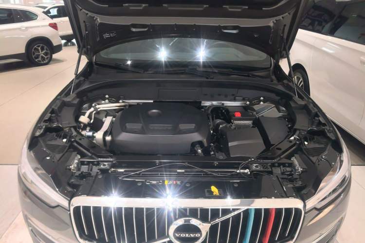 Used Volvo XC60 2021 T5 4x4 Smart Luxury Edition Engine Bay