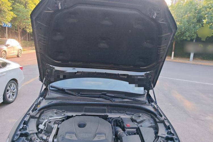 Used Volvo XC60 2021 T5 4x4 Smart Luxury Edition Engine Bay