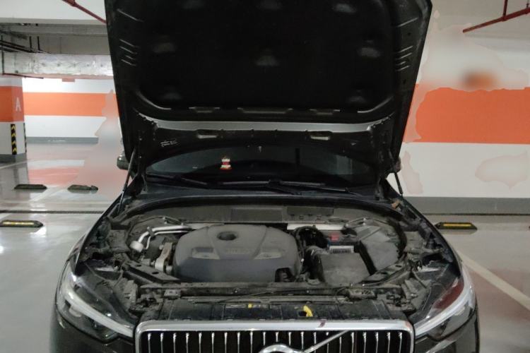 Used Volvo XC60 2021 T5 4x4 Smart Luxury Edition Engine Bay
