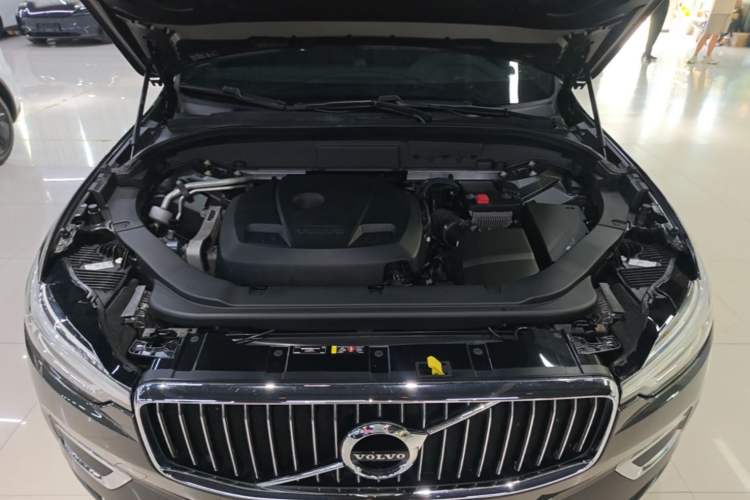 Used Volvo XC60 2021 T5 4x4 Smart Luxury Edition Engine Bay