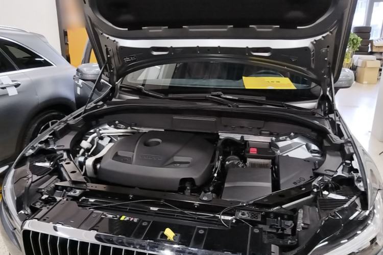 Used Volvo XC60 2021 T5 4x4 Smart Luxury Edition Engine Bay
