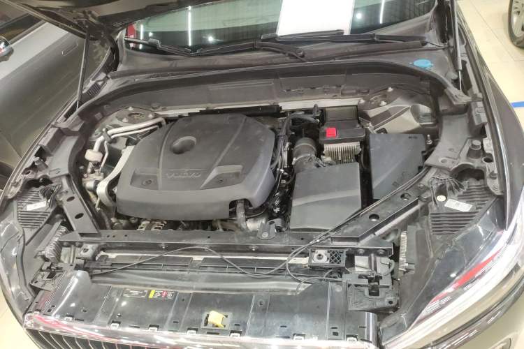 Used Volvo XC60 2021 T5 4x4 Smart Luxury Edition Engine Bay