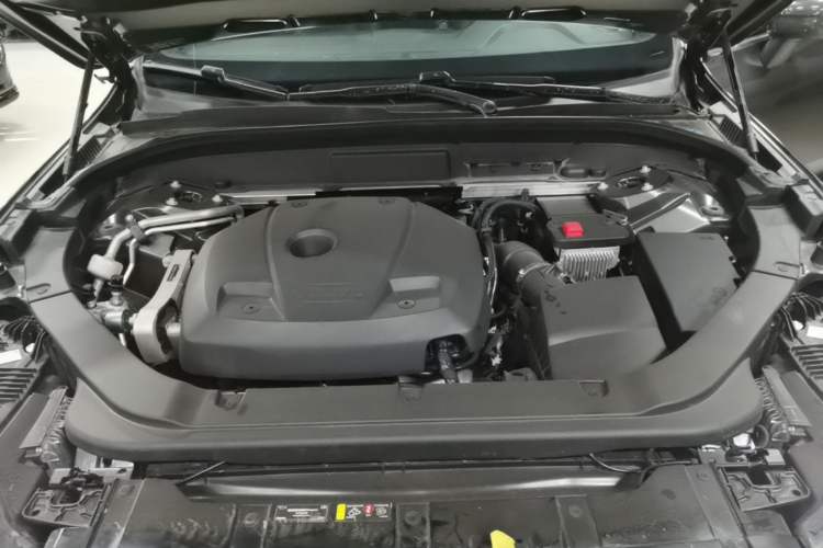 Used Volvo XC60 2021 T5 4x4 Smart Luxury Edition Engine Bay