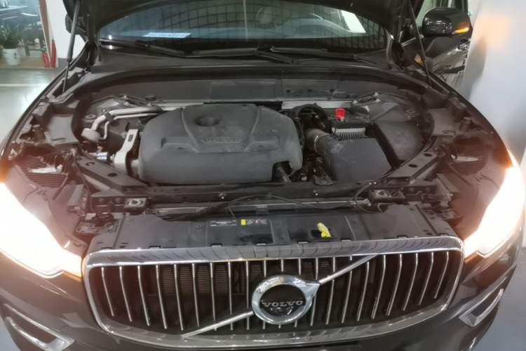 Used Volvo XC60 2021 T5 4x4 Smart Luxury Edition Engine Bay
