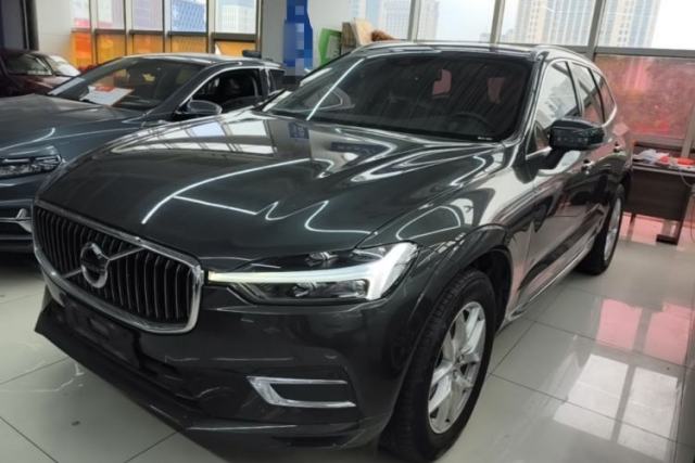 Ojetý Volvo XC60 2021 T5 4x4 Smart Luxury Edition