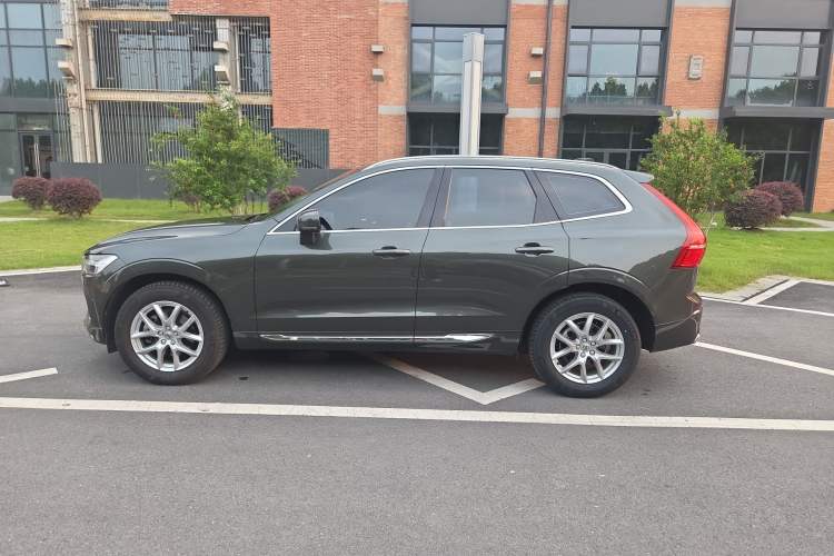 Used Volvo XC60 2021 T5 4x4 Smart Luxury Edition Exterior 1