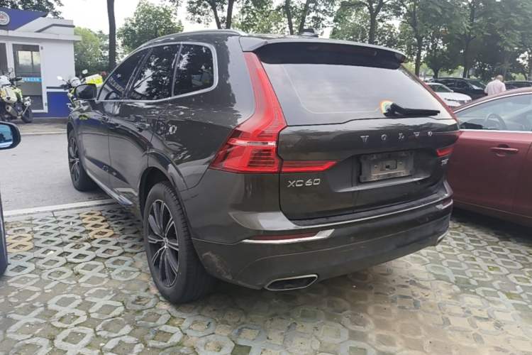 Used Volvo XC60 2021 T5 4x4 Smart Luxury Edition Exterior 2