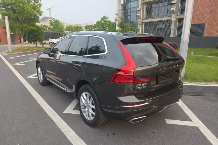 Used Volvo XC60 2021 T5 4x4 Smart Luxury Edition Exterior 2