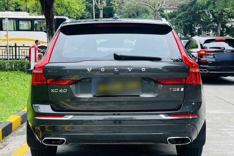 Used Volvo XC60 2021 T5 4x4 Smart Luxury Edition Exterior 2