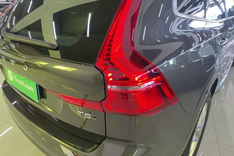 Used Volvo XC60 2021 T5 4x4 Smart Luxury Edition Exterior 3