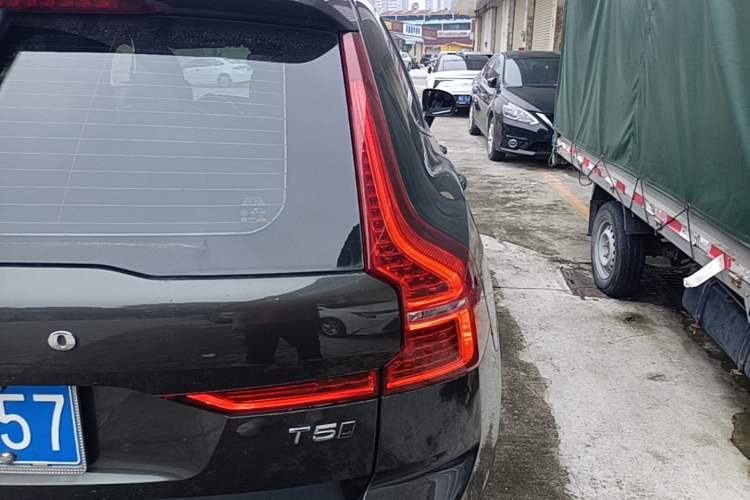 Used Volvo XC60 2021 T5 4x4 Smart Luxury Edition Exterior 3