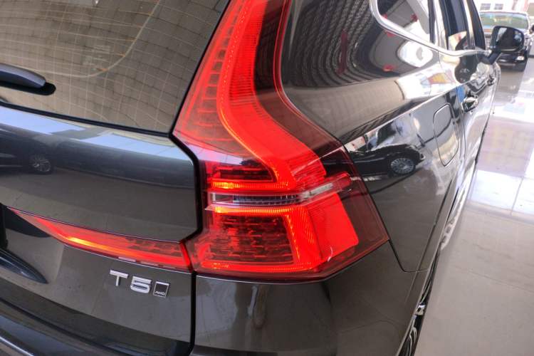 Used Volvo XC60 2021 T5 4x4 Smart Luxury Edition Exterior 3