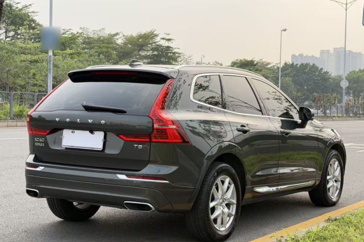 Used Volvo XC60 2021 T5 4x4 Smart Luxury Edition Exterior 3