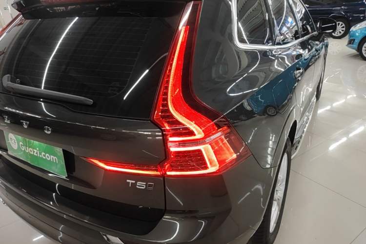 Used Volvo XC60 2021 T5 4x4 Smart Luxury Edition Exterior 3