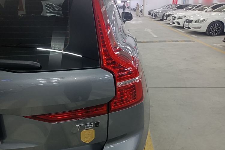 Used Volvo XC60 2021 T5 4x4 Smart Luxury Edition Exterior 3