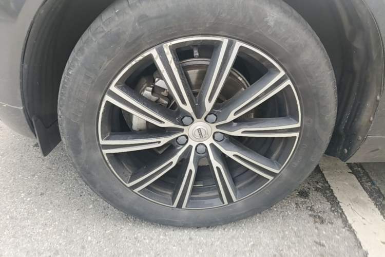 Used Volvo XC60 2021 T5 4x4 Smart Luxury Edition Exterior 4
