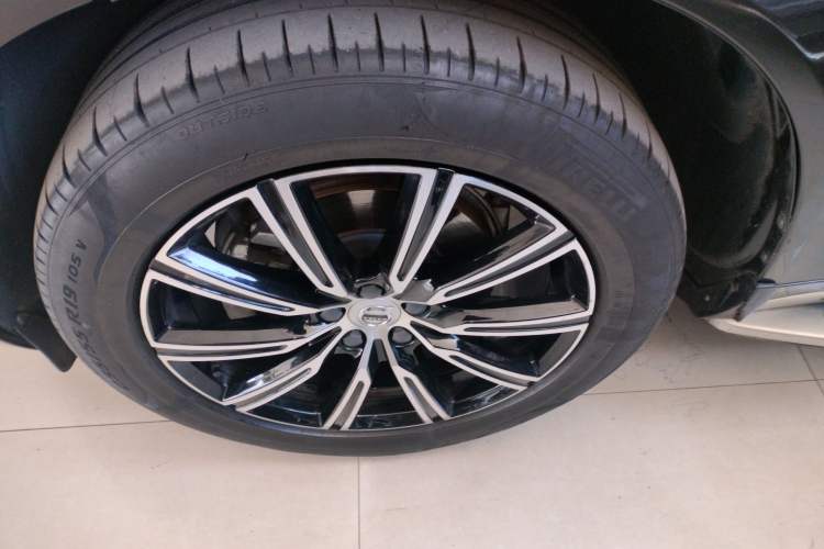 Used Volvo XC60 2021 T5 4x4 Smart Luxury Edition Exterior 4