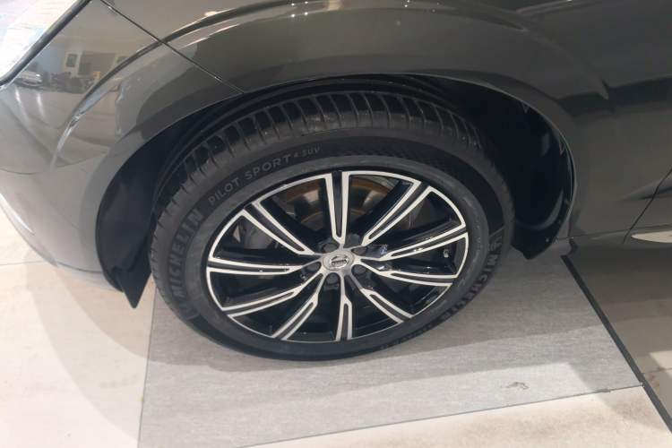 Used Volvo XC60 2021 T5 4x4 Smart Luxury Edition Exterior 4