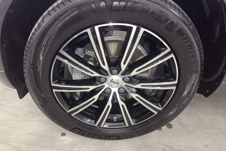 Used Volvo XC60 2021 T5 4x4 Smart Luxury Edition Exterior 4