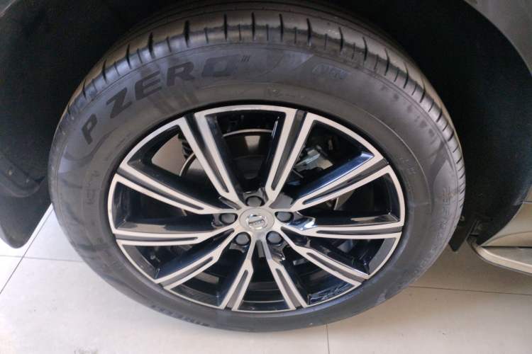 Used Volvo XC60 2021 T5 4x4 Smart Luxury Edition Exterior 5