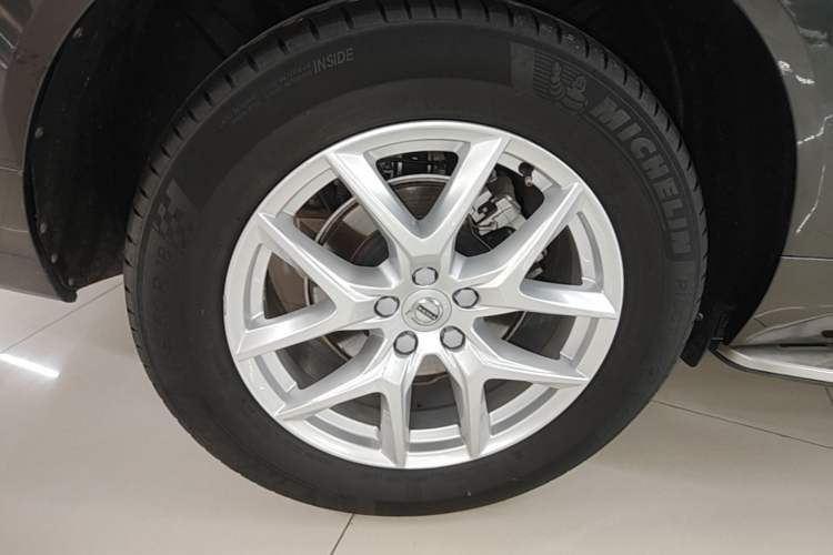 Used Volvo XC60 2021 T5 4x4 Smart Luxury Edition Exterior 5
