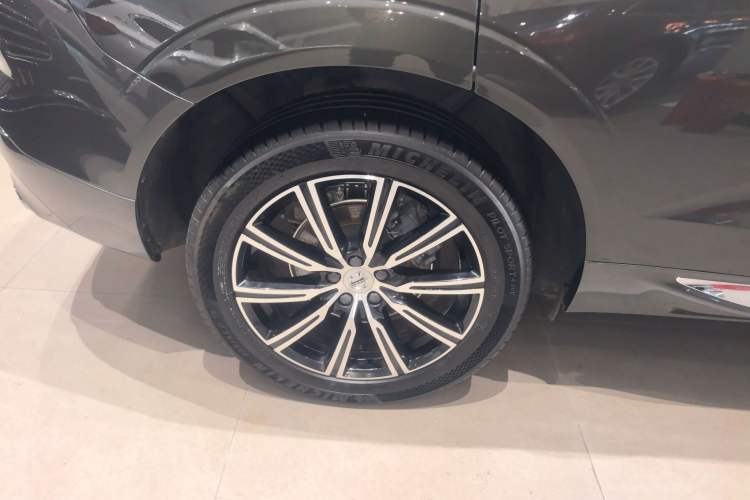 Used Volvo XC60 2021 T5 4x4 Smart Luxury Edition Exterior 5