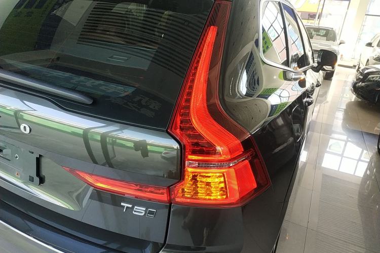 Used Volvo XC60 2021 T5 4x4 Smart Luxury Edition Exterior 6