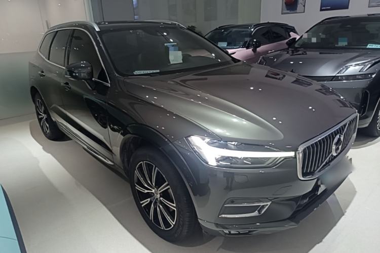 Used Volvo XC60 2021 T5 4x4 Zhiya Luxury Edition Front Right 45 Deg