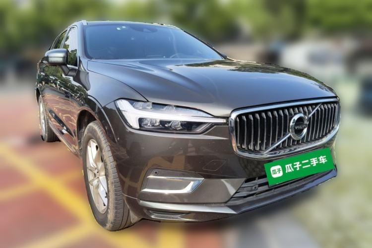 Used Volvo XC60 2021 T5 4x4 Smart Luxury Edition Front Right 45 Deg