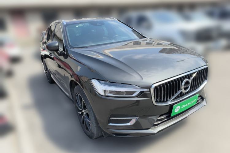 Used Volvo XC60 2021 T5 4x4 Smart Luxury Edition Front Right 45 Deg