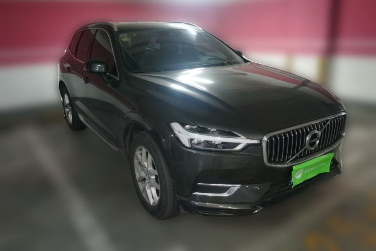 Used Volvo XC60 2021 T5 4x4 Smart Luxury Edition Front Right 45 Deg