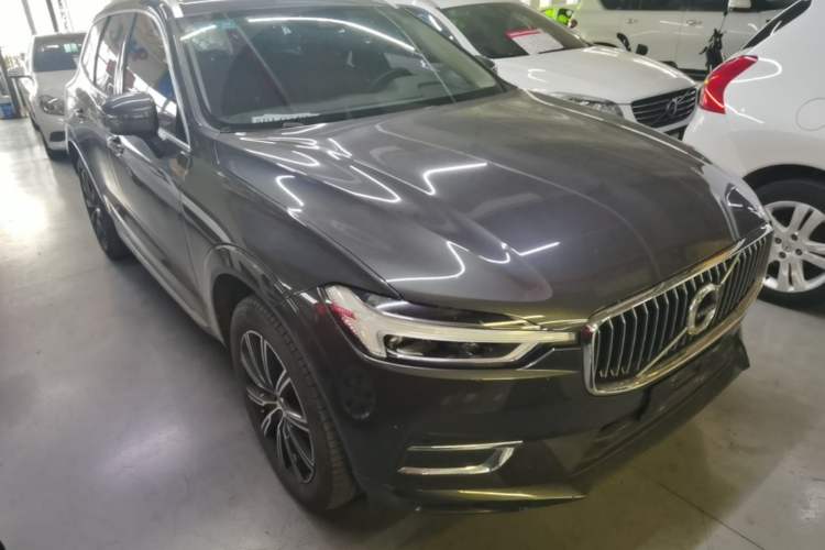 Used Volvo XC60 2021 T5 4x4 Smart Luxury Edition Front Right 45 Deg