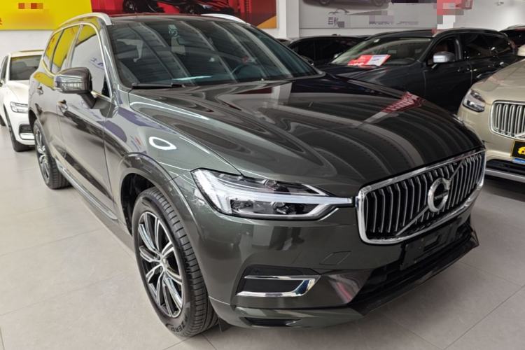 Used Volvo XC60 2021 T5 4x4 Smart Luxury Edition Front Right 45 Deg