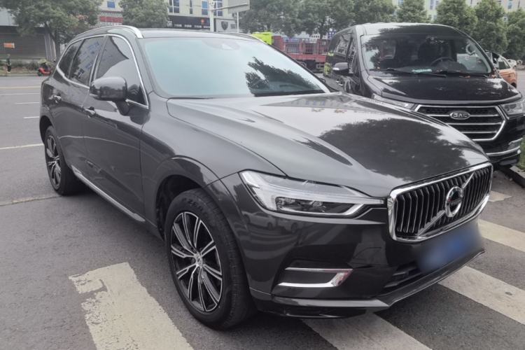 Used Volvo XC60 2021 T5 4x4 Smart Luxury Edition Front Right 45 Deg